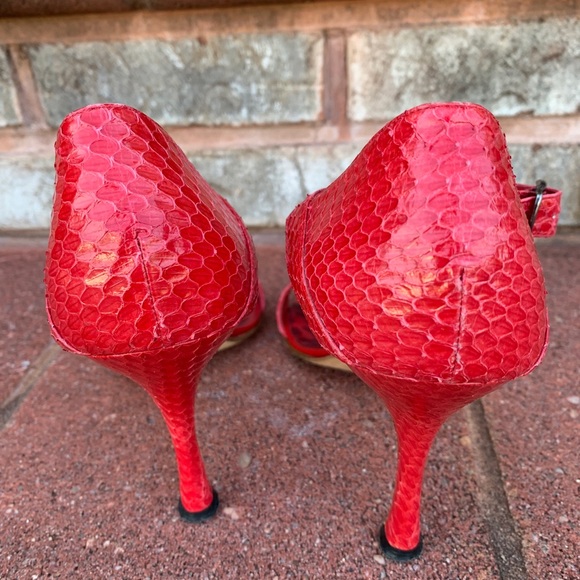 Manolo Blahnik Red Snakeskin Heeled Sandals - Picture 2 of 4